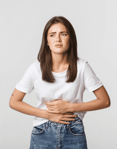 Mujer con dolor abdominal por malos hábitos intestinales